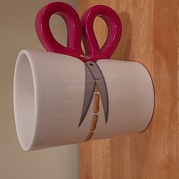 SCISSOR HANDLE DESIGN Ceramic Novelty Mugs, Set of 2 - Picture 8 of 16